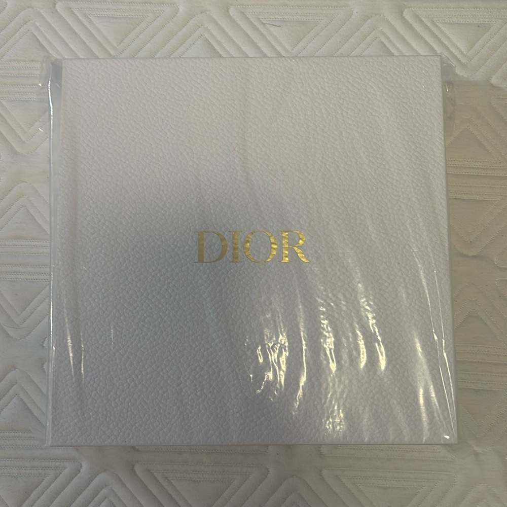 NIB!! - Dior 500 Piece Jigsaw Puzzle - Special Gift from Dior Beauty